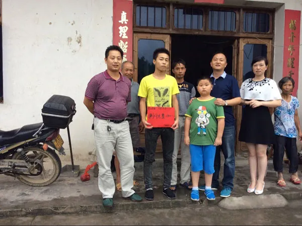 爱心奉献 圆梦学子