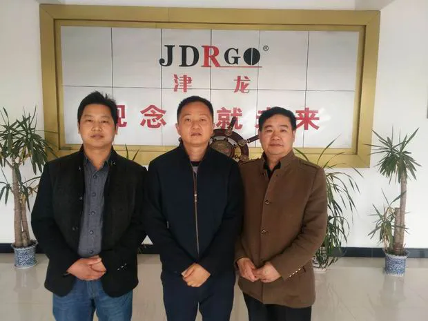 水泥用陶瓷耐磨球发明团队核心成员正式加盟津龙铸业集团