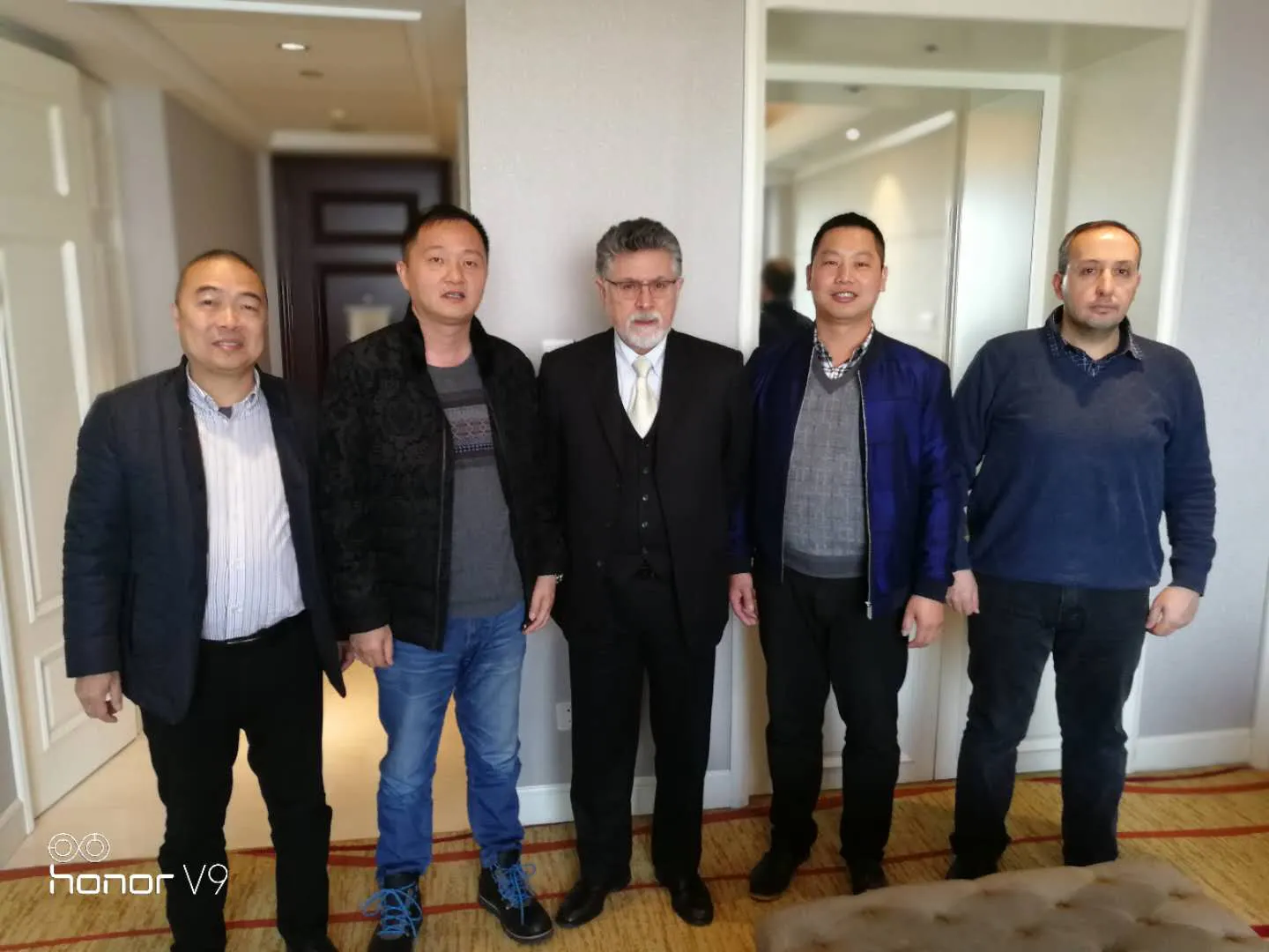 津龙公司与欧洲客商会谈