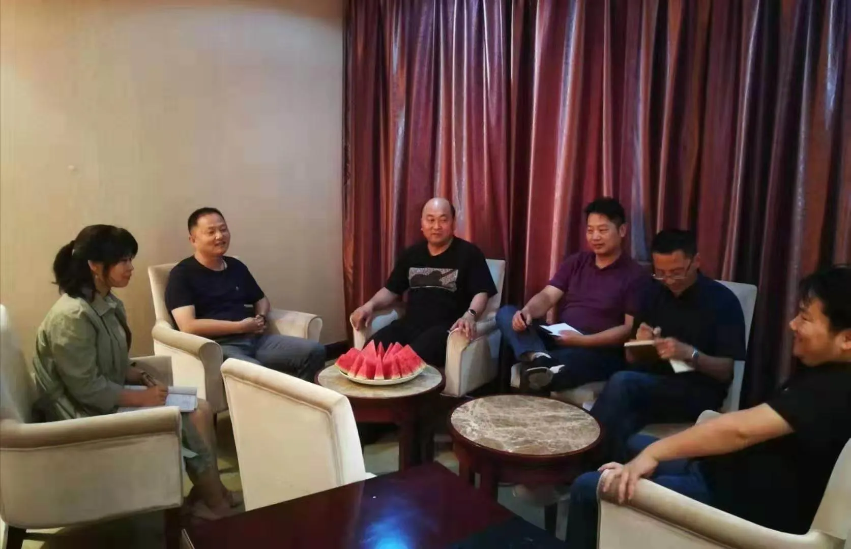 津龙公司组织员工旅游活动