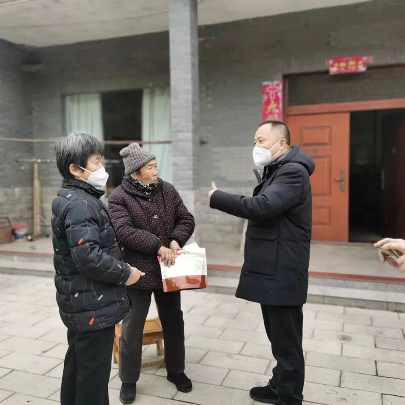 树高千尺不忘根