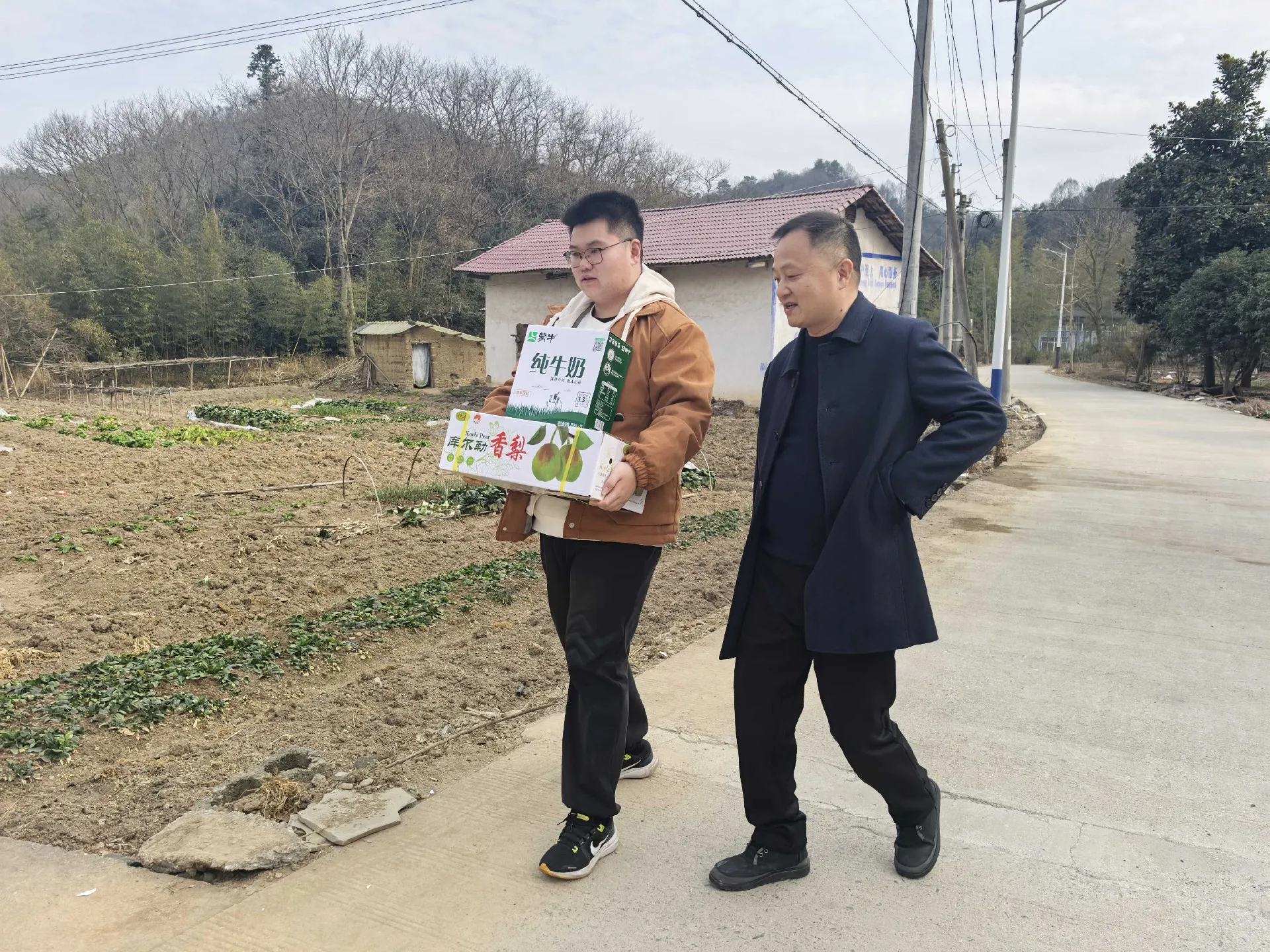 爱心善举暖人心